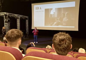 Edukator Centrum Dialogu opowiada o tle historycznym filmu Ida