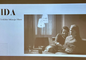 Kadr filmu Ida w reżyseria Pawła Pawlikowskiego zdjęcie na sali kinowej