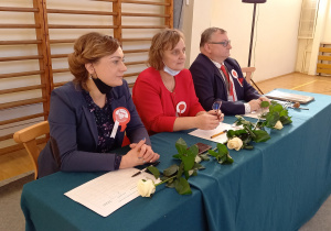 Jury konkursu Pani Anna Lewandowska, Pani Dyrektor Katarzyna Mielech, Pan Wicedyrektor Krzysztof Jurek