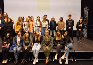 klasa 1SA na scenie w audytorium Centrum Dialogu