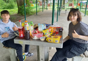 Piknik czas zacząć, poczęstunek