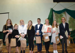 Finaliści Konkursu z dyplomami i nagrodami