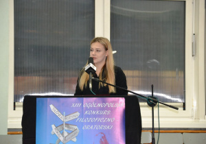 Przedstawicielka XXIII LO wygłasza mowę podczas Knkursu