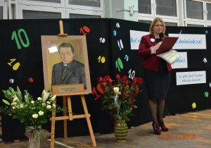 Dyrektor szkoły Barbara Makowska wita gości Konkursu
