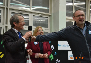 Od lewej prof. Mieczysław Ronkowski, Barbara Makowska, Wojciech Bonowicz