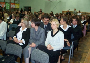 Społeczność liceum wraz z nauczycielami